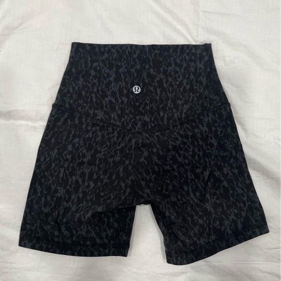 LULU LEMON ALIGN SHORT - Picture 1 of 2